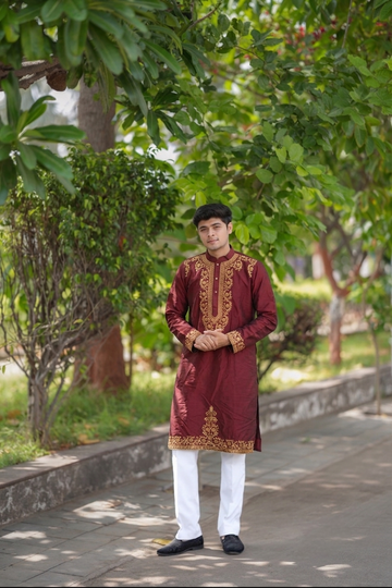 ZAPVO CURVES JACQUARD HEAVY KURTA